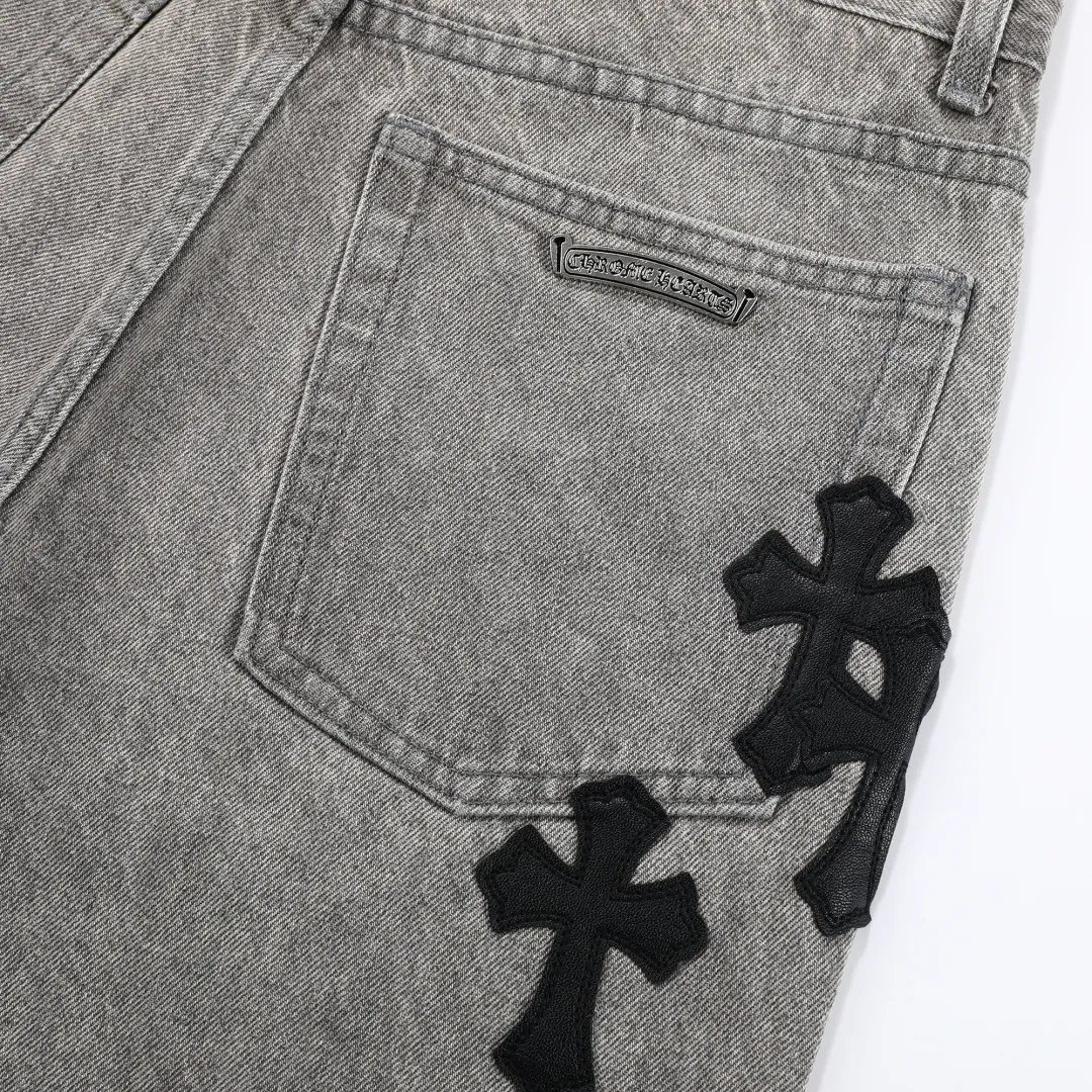 P236 💰 (Top version) -Chrome Hearts/Chrome Hearts MattyBoySex JJ Lin's same style limited gray and black leather denim trousers -Vibe style straight stacked god-level version -Black and gray faded denim fabric -Full set of old vintage hardware - Chrome Hearts washed gray The high version uses high-ounce custom fabrics, fermentation washing and soft color fixation, soft and thick to wear, the details are all made by hand-polished craftsmanship, full-print jacquard fabric Unique design style. Multiple processes to create a full retro feel. Niche unique non-contrast shirt. Customized distressed spray-painted buttons. Craftsmanship in every detail. Color Gray Size 28 30 32 34 36 (corresponding to S-M-L-XL-XXL)